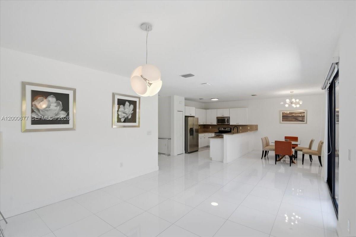 FONTAINEBLEAU WEST NORTH - Residential Lease