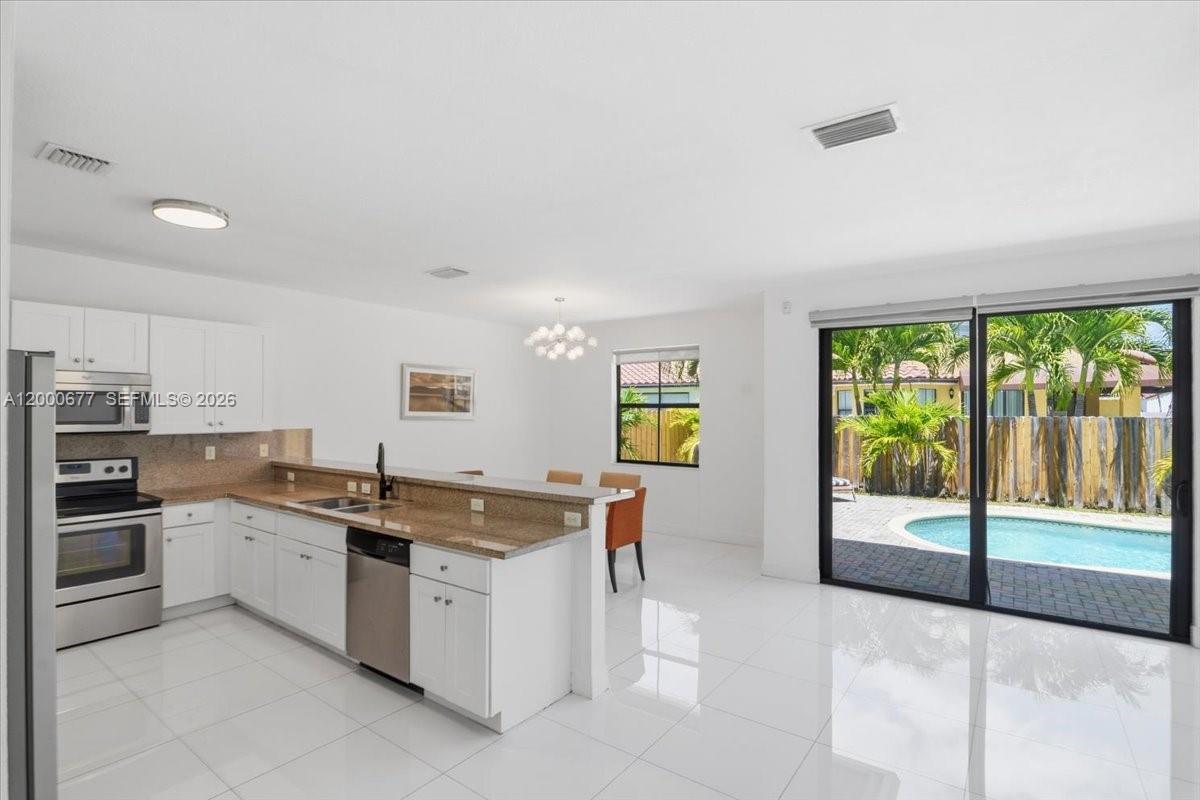 FONTAINEBLEAU WEST NORTH - Residential Lease