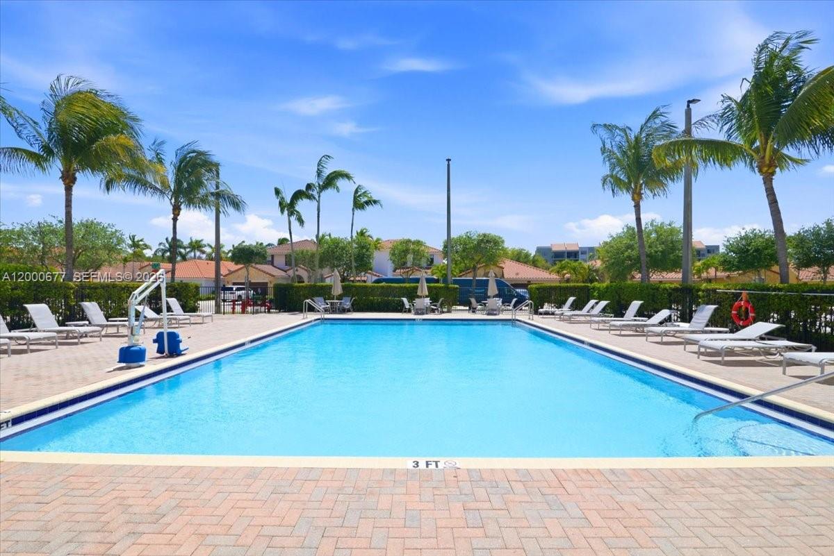 FONTAINEBLEAU WEST NORTH - Residential Lease