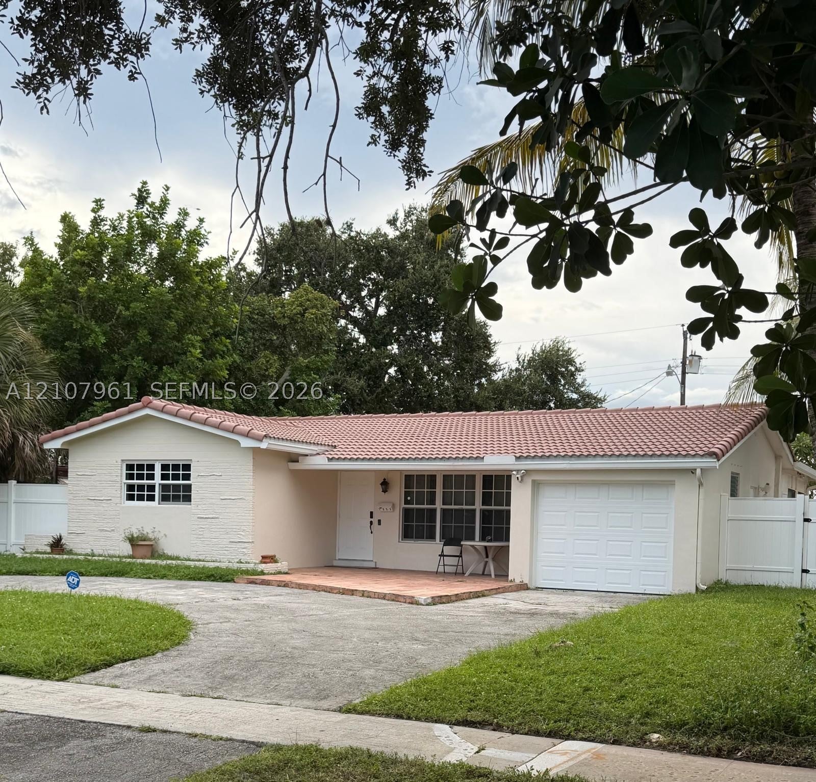 1806 N 38th Ave