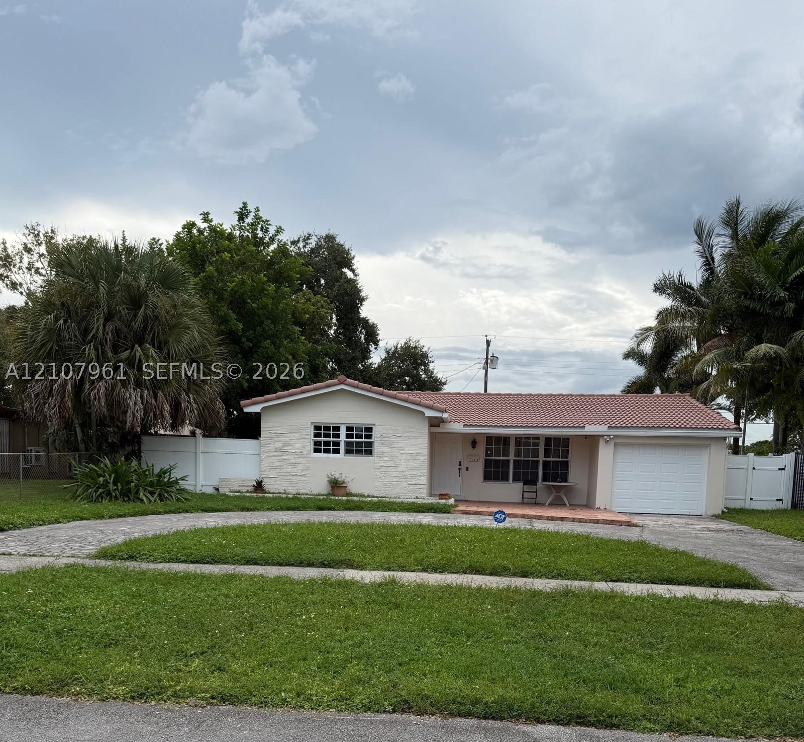 1806 N 38th Ave