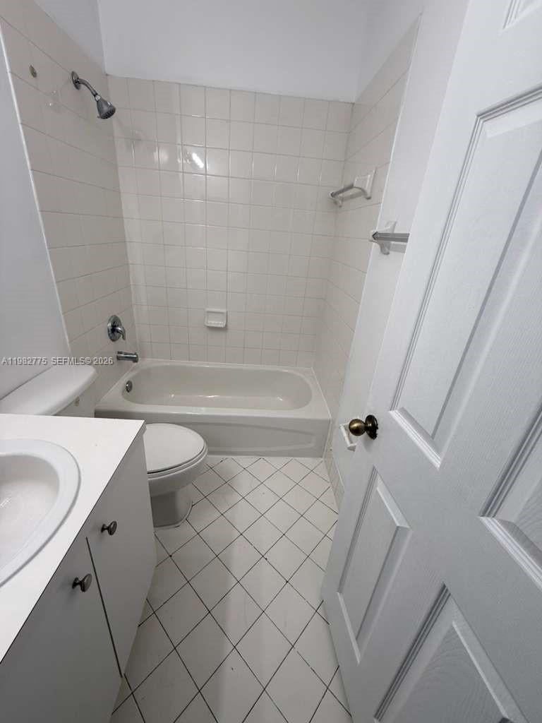 VILLAS AT CARMEL CONDO NO - Residential Lease