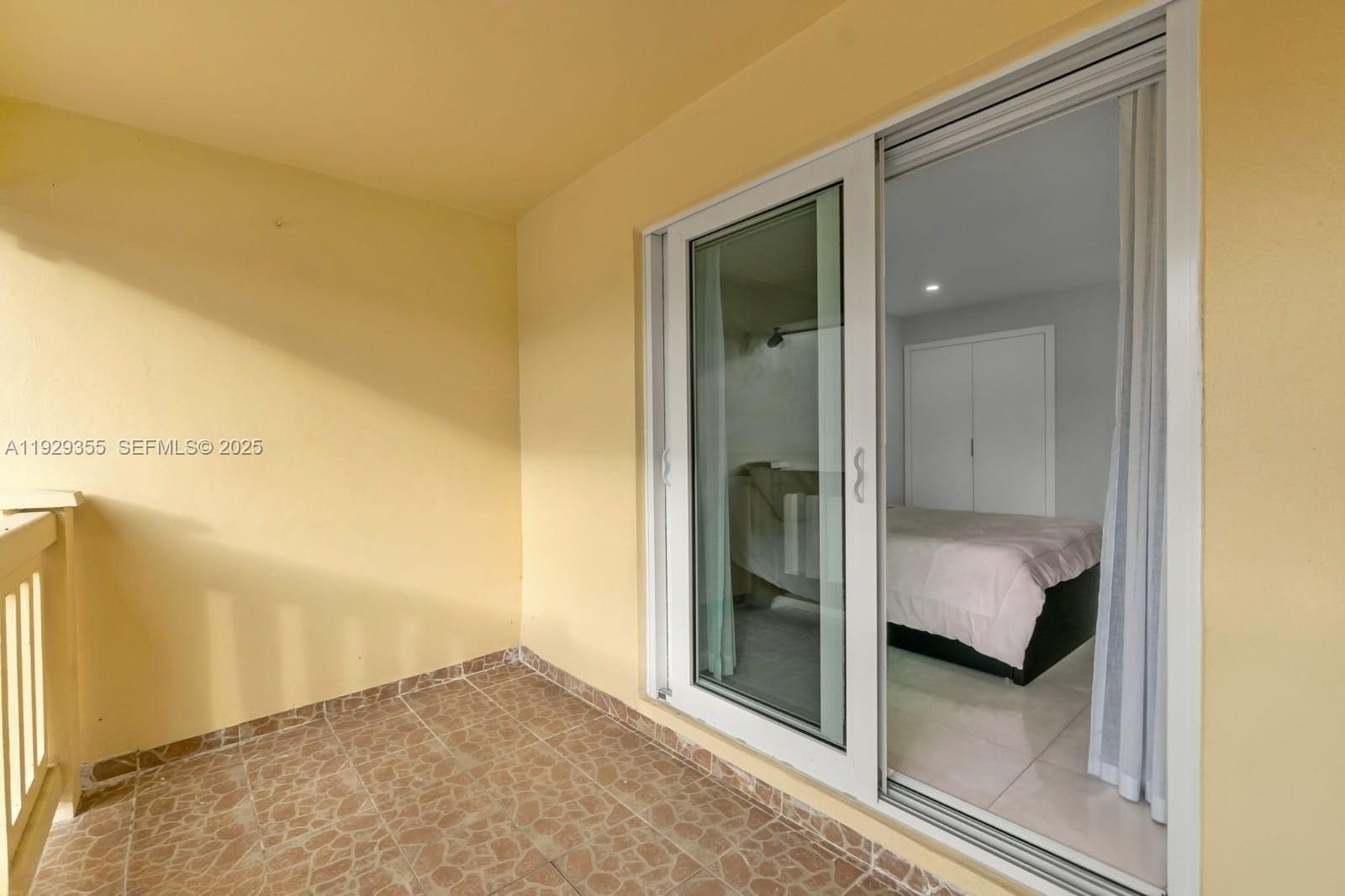 KENDALE LK TOWNHOUSE COND - Residential