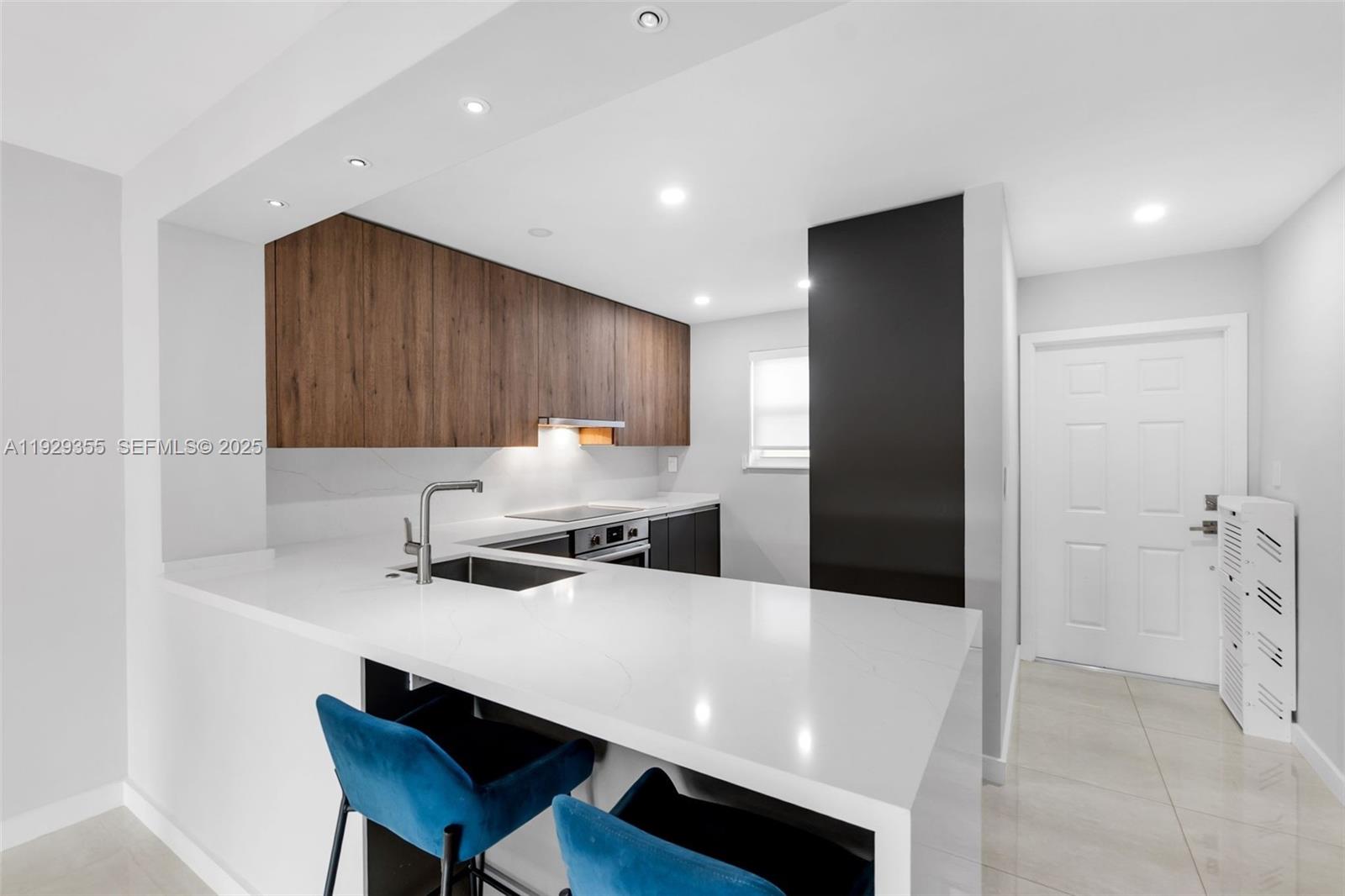 KENDALE LK TOWNHOUSE COND - Residential