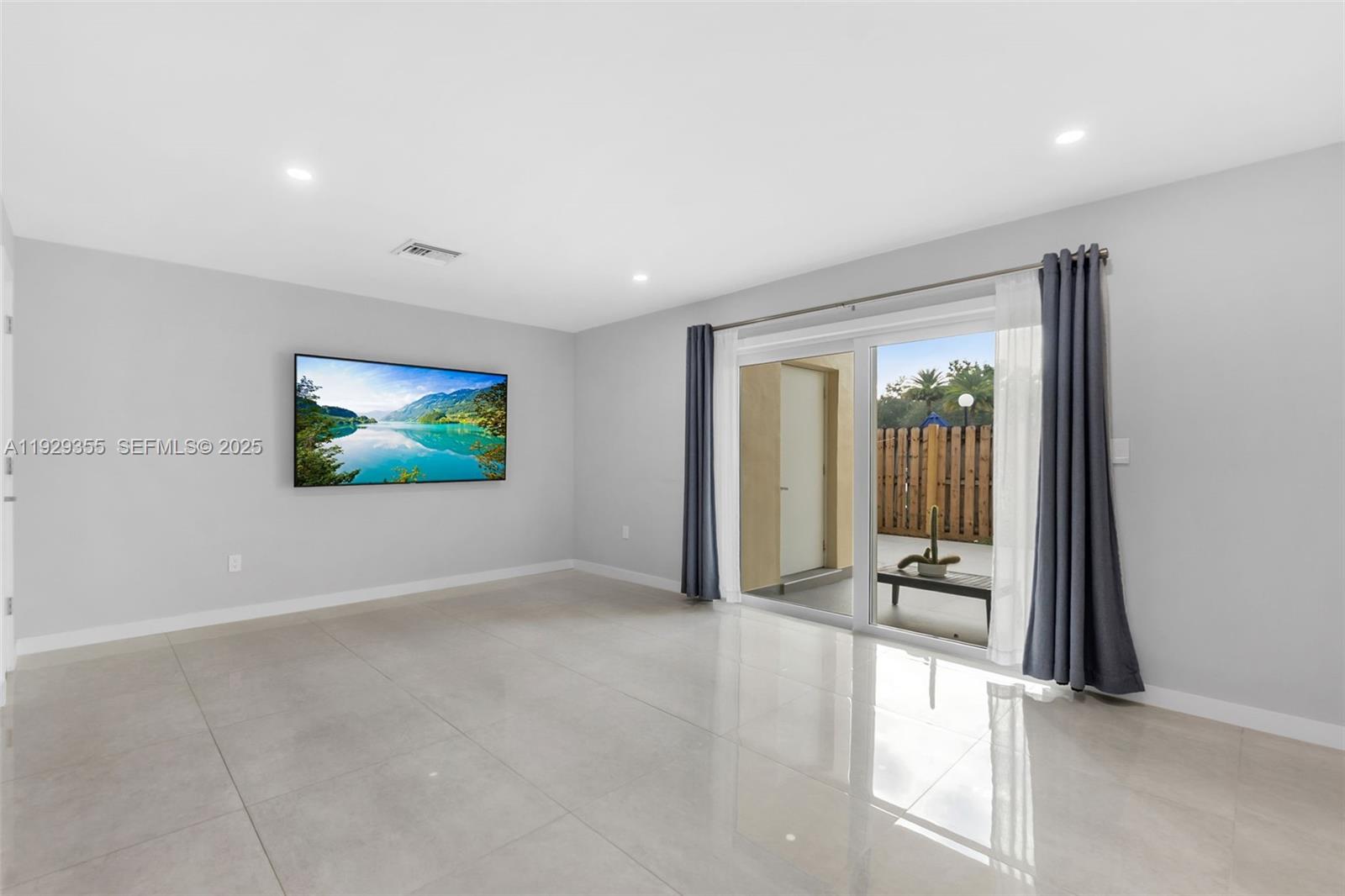 KENDALE LK TOWNHOUSE COND - Residential