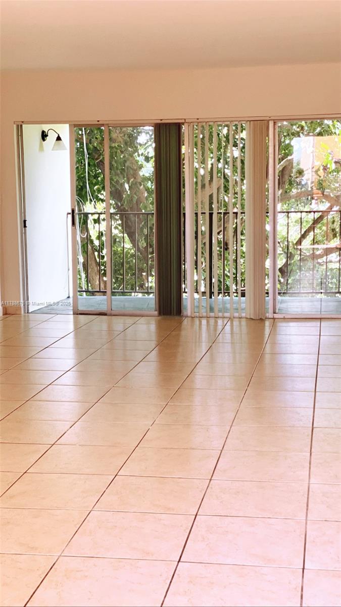 Rental Property at 9170 Fontainebleau Blvd 405, Miami, Broward County, Florida - Bedrooms: 1 
Bathrooms: 1  - $2,100 MO.
