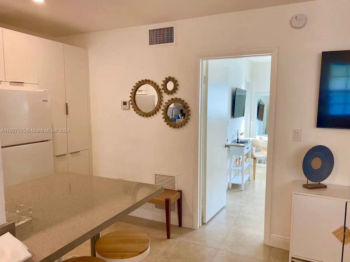 100 Sunrise Dr 24
