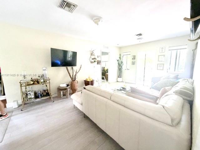 GRIFFINS SUB - Residential Lease