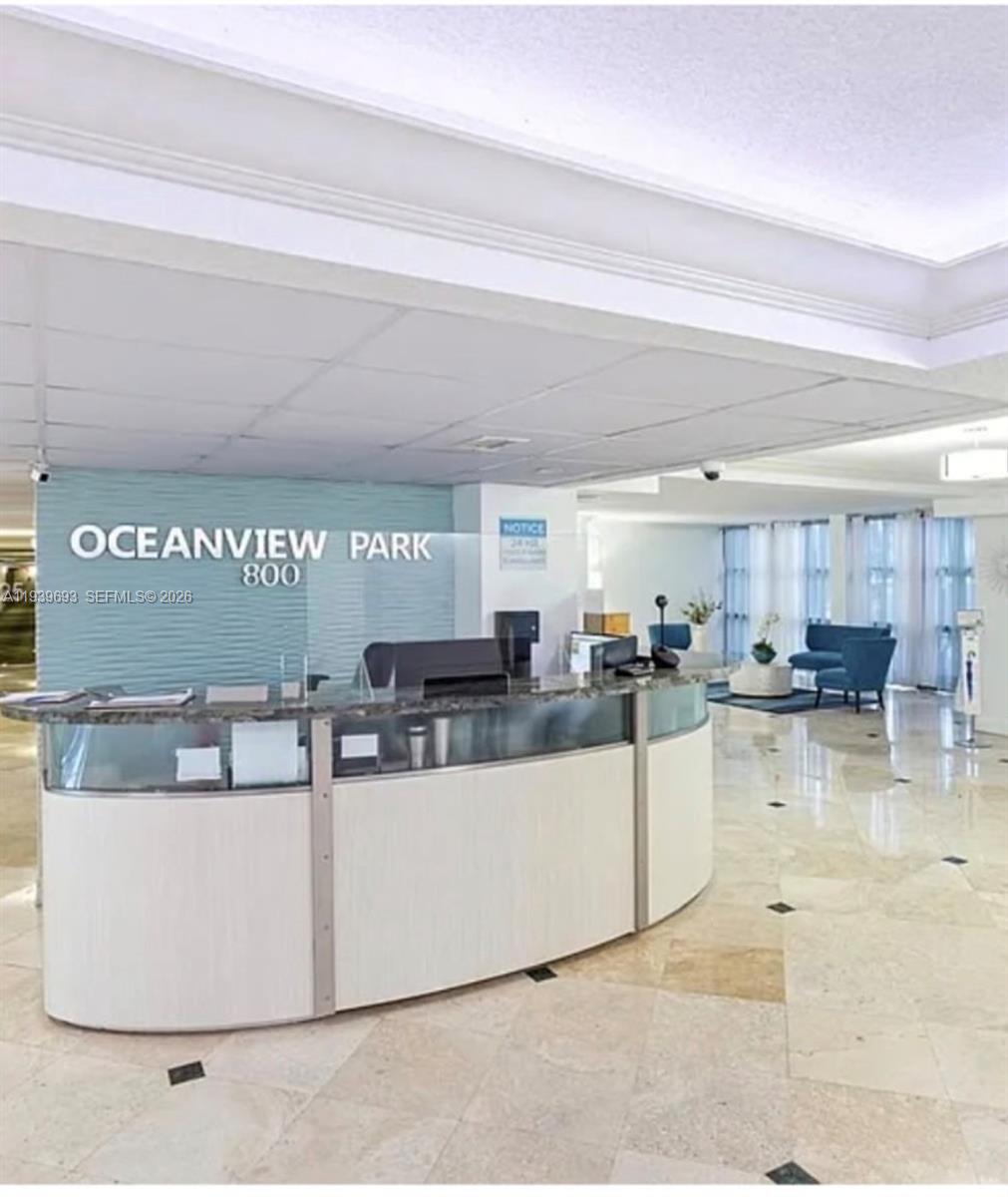 800 Parkview Dr 1018