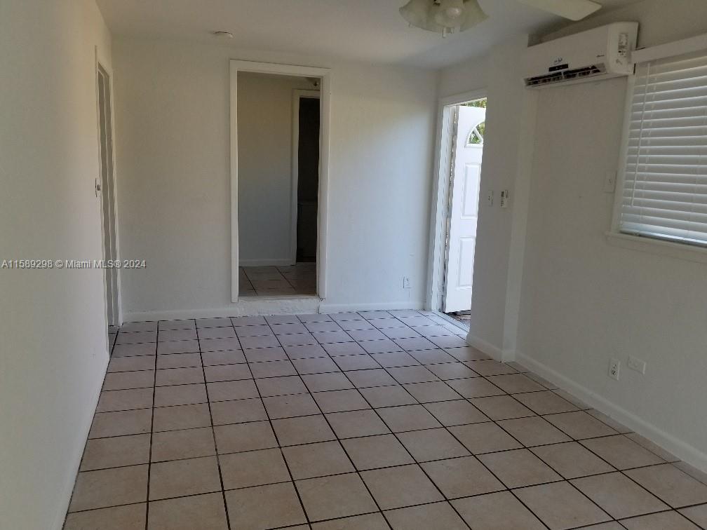 Splendid, spacious studio with a private entrance, full kitchen, patio and designated parking space. All utilities included. Quick approval process.
