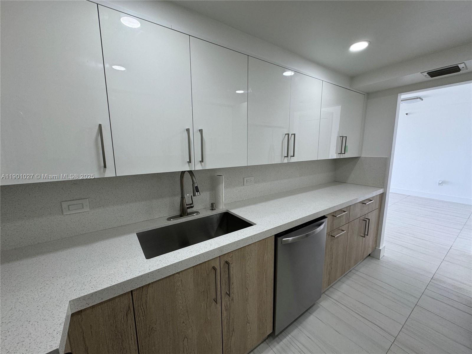 WATERVIEW CONDO - Residential Lease