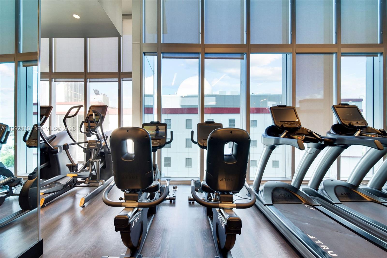 PARAMOUNT MIAMI WORLDCENT - Residential