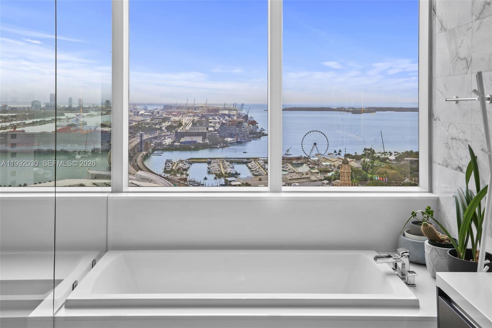 PARAMOUNT MIAMI WORLDCENT - Residential