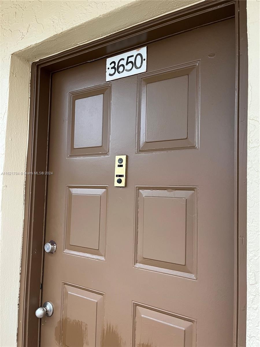 HOLIDAY VILLAGE OF CORAL - Residential Lease