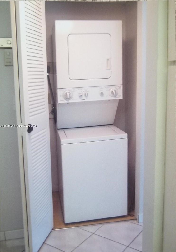 HOLIDAY VILLAGE OF CORAL - Residential Lease