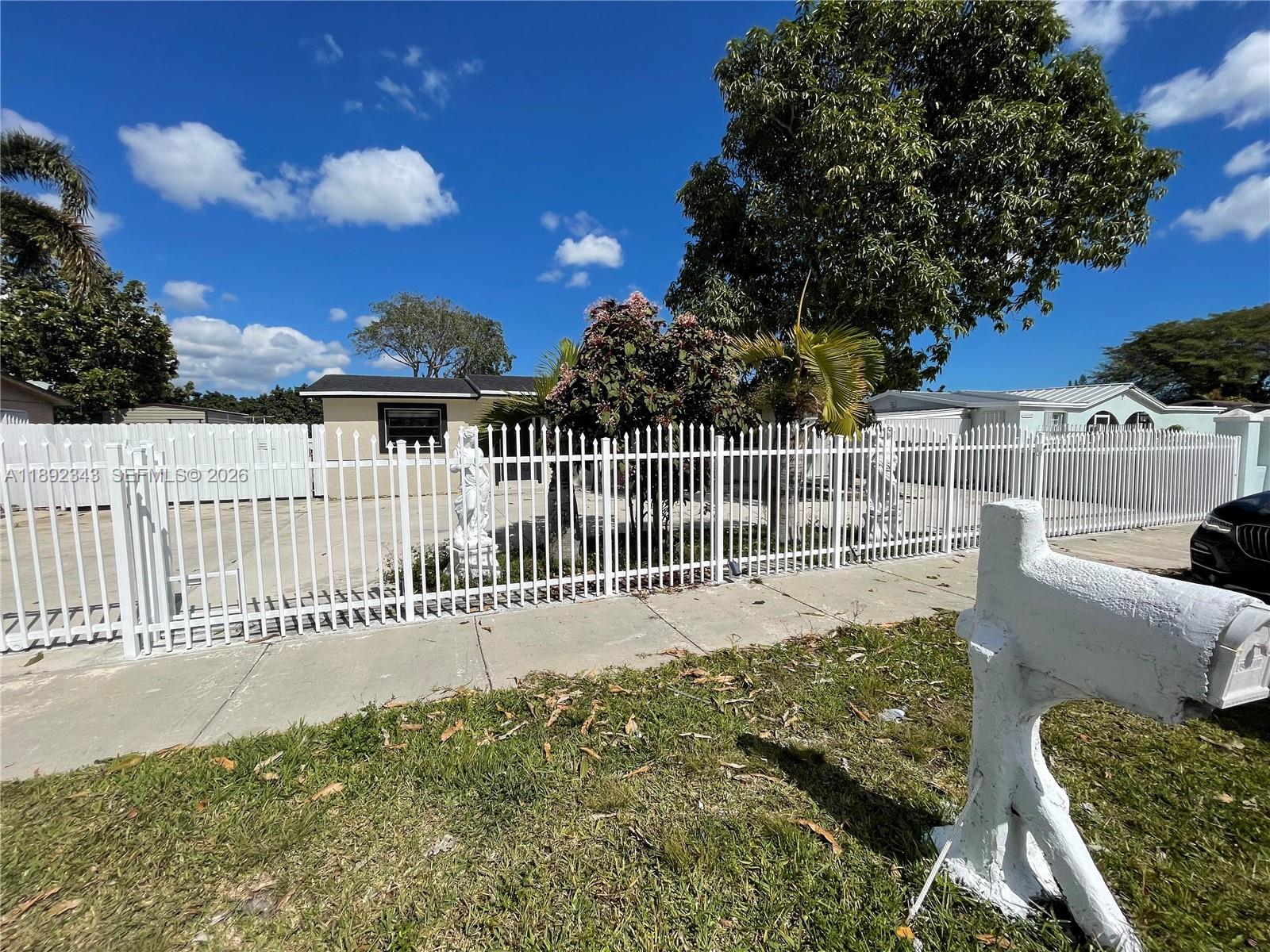 SCHOOL HOUSE SUB - Residential