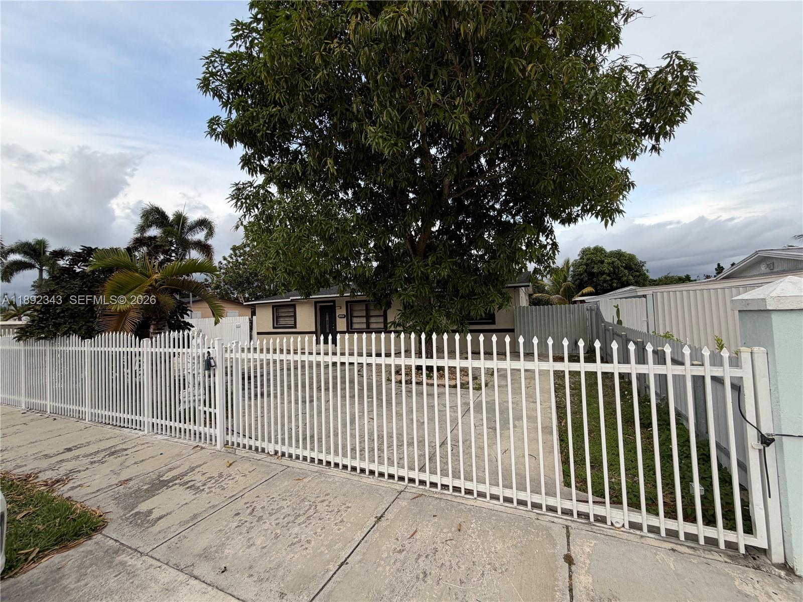 SCHOOL HOUSE SUB - Residential