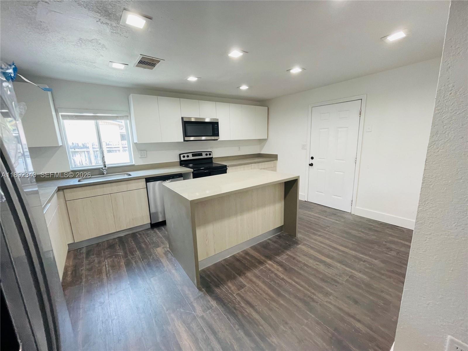 SCHOOL HOUSE SUB - Residential