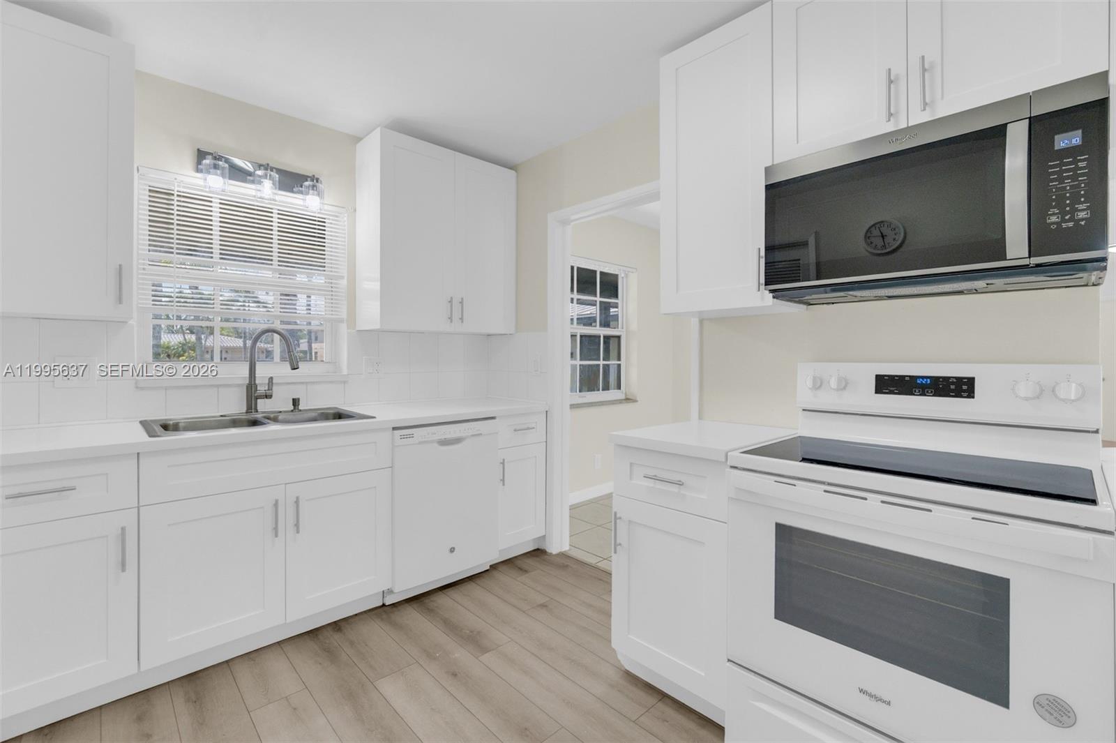 CORAL SPRINGS VILLAGE GRE - Residential Lease