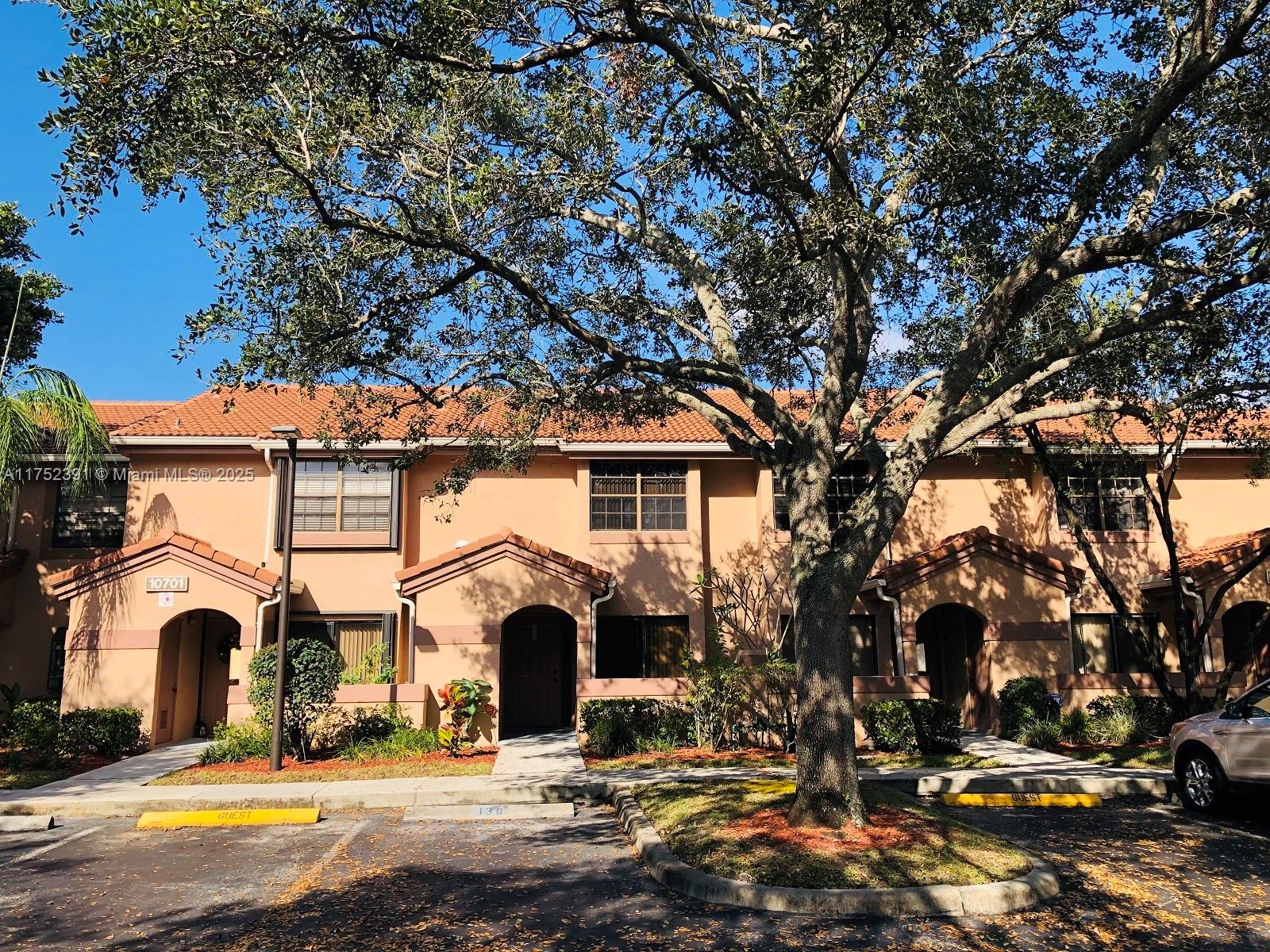 Rental Property at 10701 Nw 14th St 264, Plantation, Miami-Dade County, Florida - Bedrooms: 2 
Bathrooms: 3  - $2,850 MO.