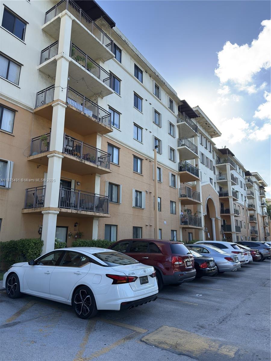 Beautifully updated 3-bedroom, 2-bath condo in the heart of Fontainebleau! This bright and spacious Unit W409 features a brand-new kitchen, remodeled bathrooms, ample closet space, and a private balcony. Located in the desirable Keystone community, enjoy resort-style amenities including a pool, tennis courts, gym, and 24-hour security. Conveniently close to major highways, FIU, shopping, dining, and Miami International Airport—perfect for homeowners or investors alike!