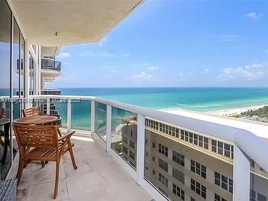 Gorgeous Corner Unit Apartment with views of the Ocean, Downtown Miami, South Beach, and Millionaire Row. Remodeled Unit with European finishes. Full-Service building with gym classes, towel chair service, playroom, cafe/restaurant, mini-golf, bikes, paddle boards, tennis/pickellball. Furnished Seasonal Rental Sept-May.