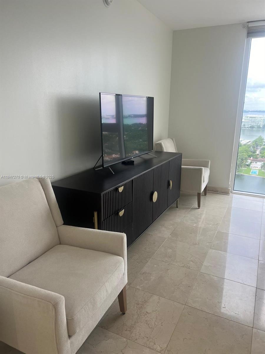 GREEN DIAMOND CONDO - Residential Lease