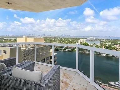 4775 Collins Ave 2105