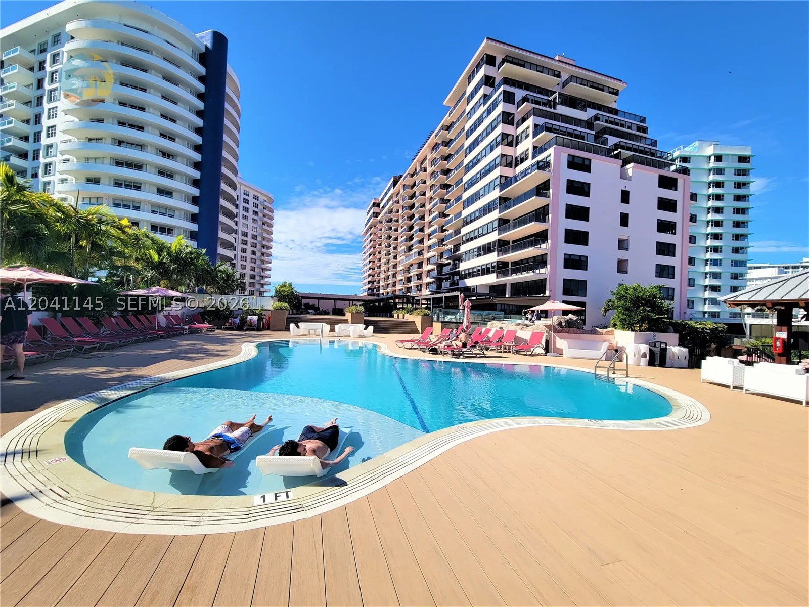 5225 Collins Ave 914