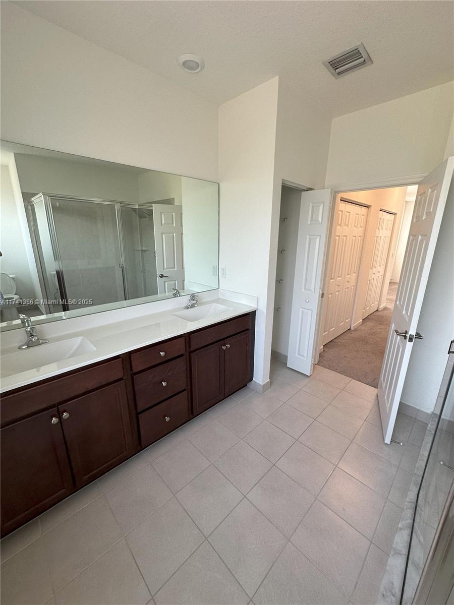 RESERVE AT EDGEWOOD - Residential Lease
