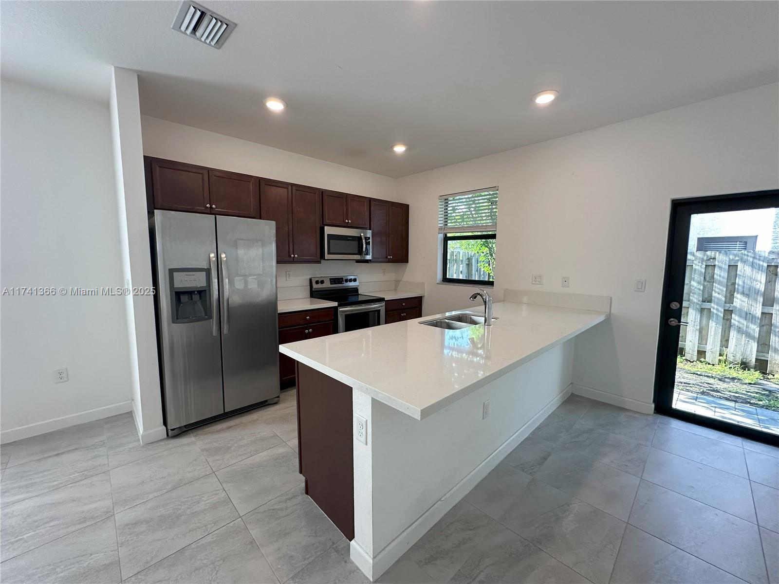 RESERVE AT EDGEWOOD - Residential Lease