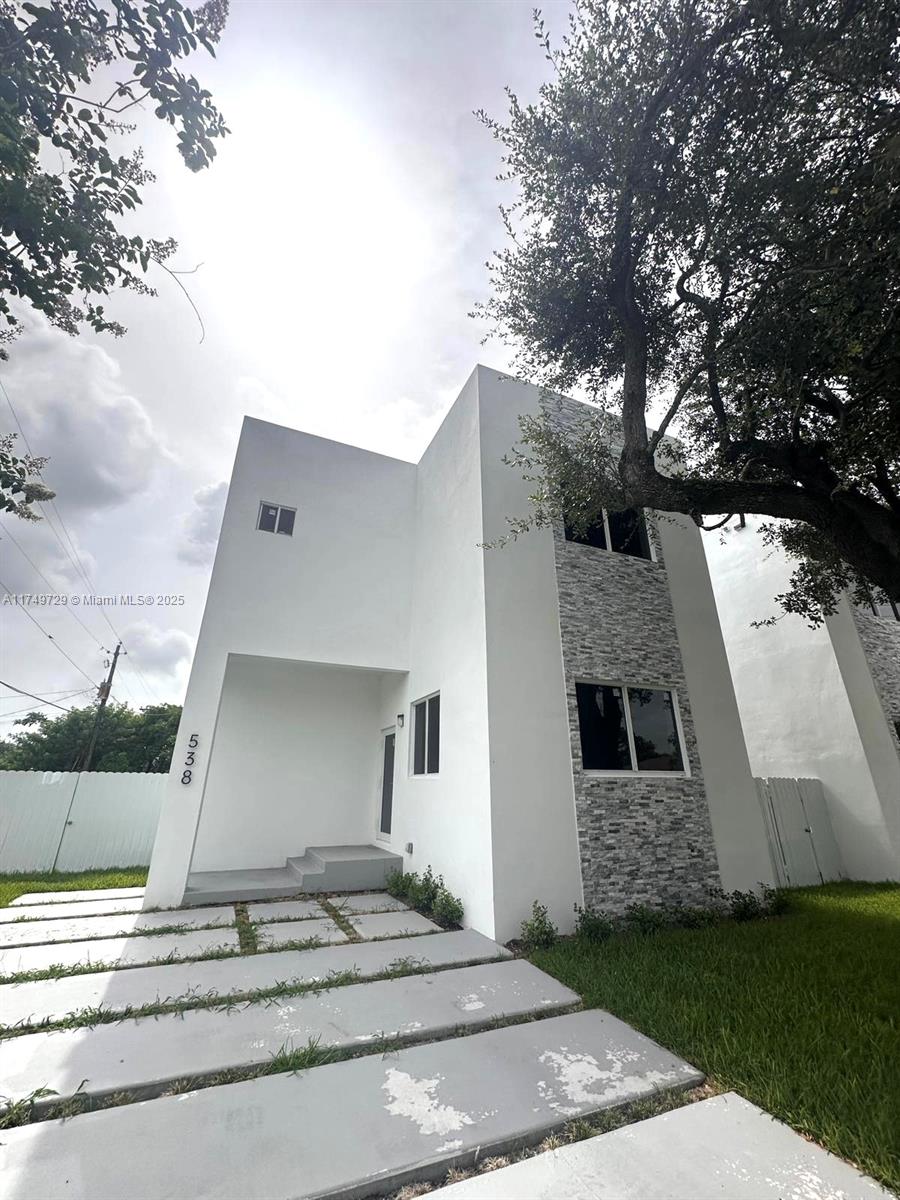 Welcome to this stunning new construction single family home, designed with the perfect blend of modern style and
functionality. This spacious 3-bedroom, 2.5-bathroom home offers 1600 square feet of thoughtfully designed living
space, ideal for families, professionals, or anyone looking for a contemporary, move-in-ready home. Located in a
sought-after neighborhood with convenient access to local amenities, schools, shopping, and major roads. Three
generously sized bedrooms perfect for relaxation and privacy. Two an a half bathrooms Stylish with sleek fixtures,
offering both comfort and convenience. A beautiful, open-concept kitchen with modern appliances and plenty of
counter space. Perfect for entertaining or enjoying family meals in a bright, airy space.