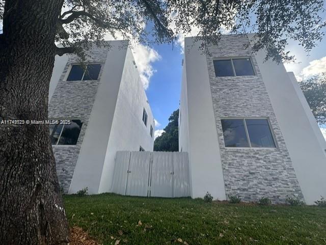 Property for Sale at 538 Nw 17th Ave, Fort Lauderdale, Broward County, Florida - Bedrooms: 3 
Bathrooms: 3  - $650,000