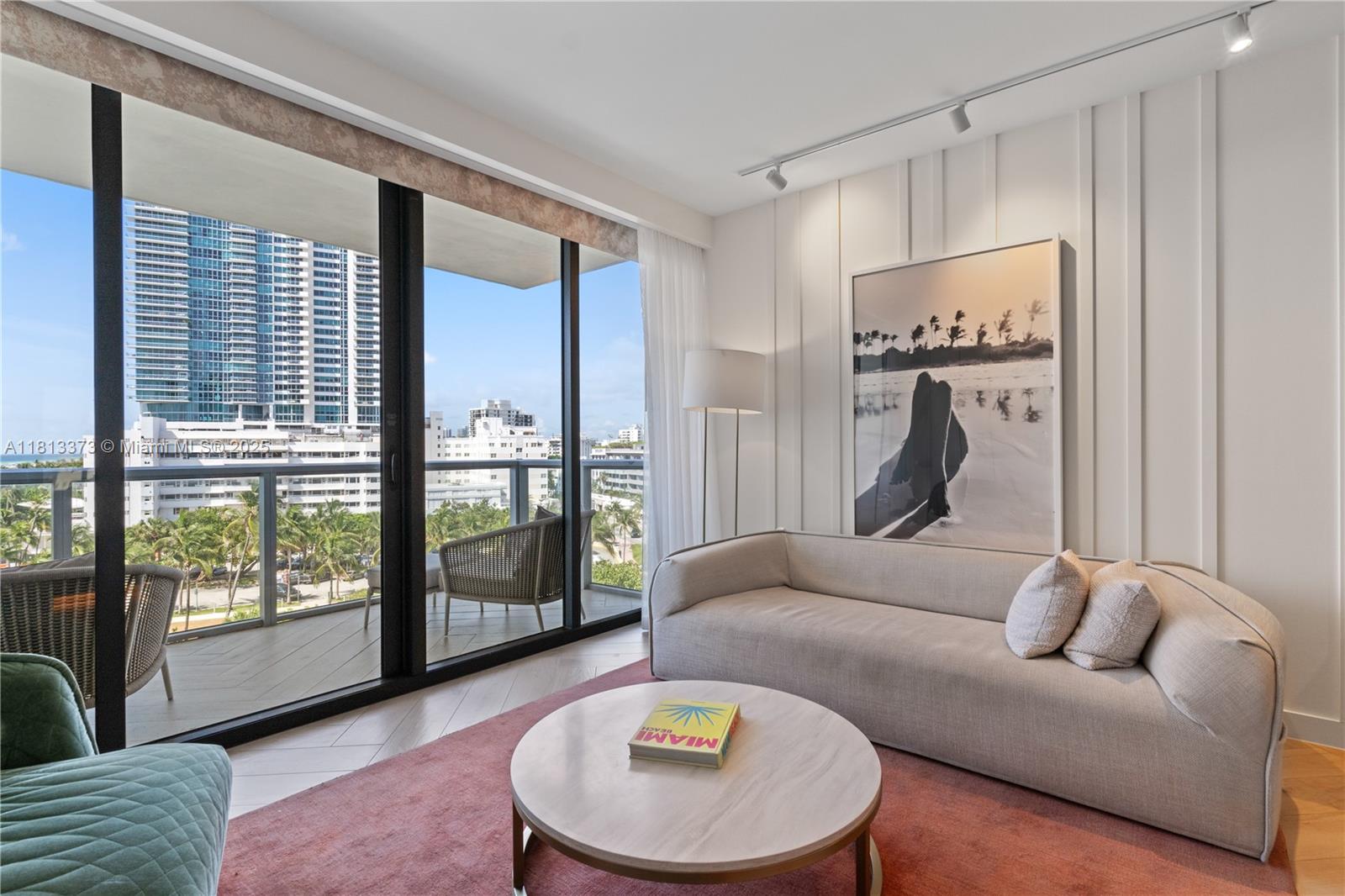 2201 Collins Ave 707