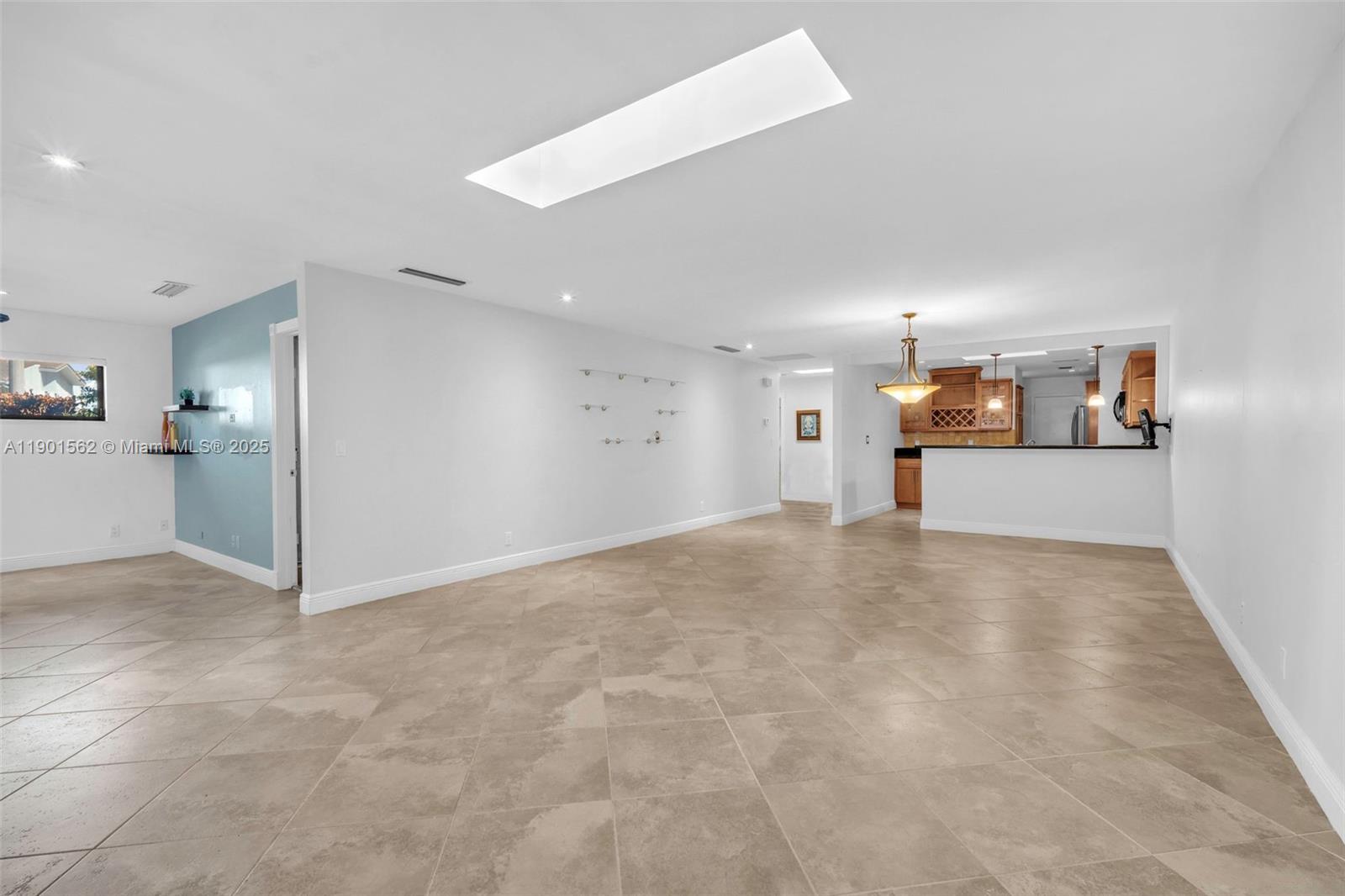 TOWNHOUSES OF EMERALD HIL - Residential