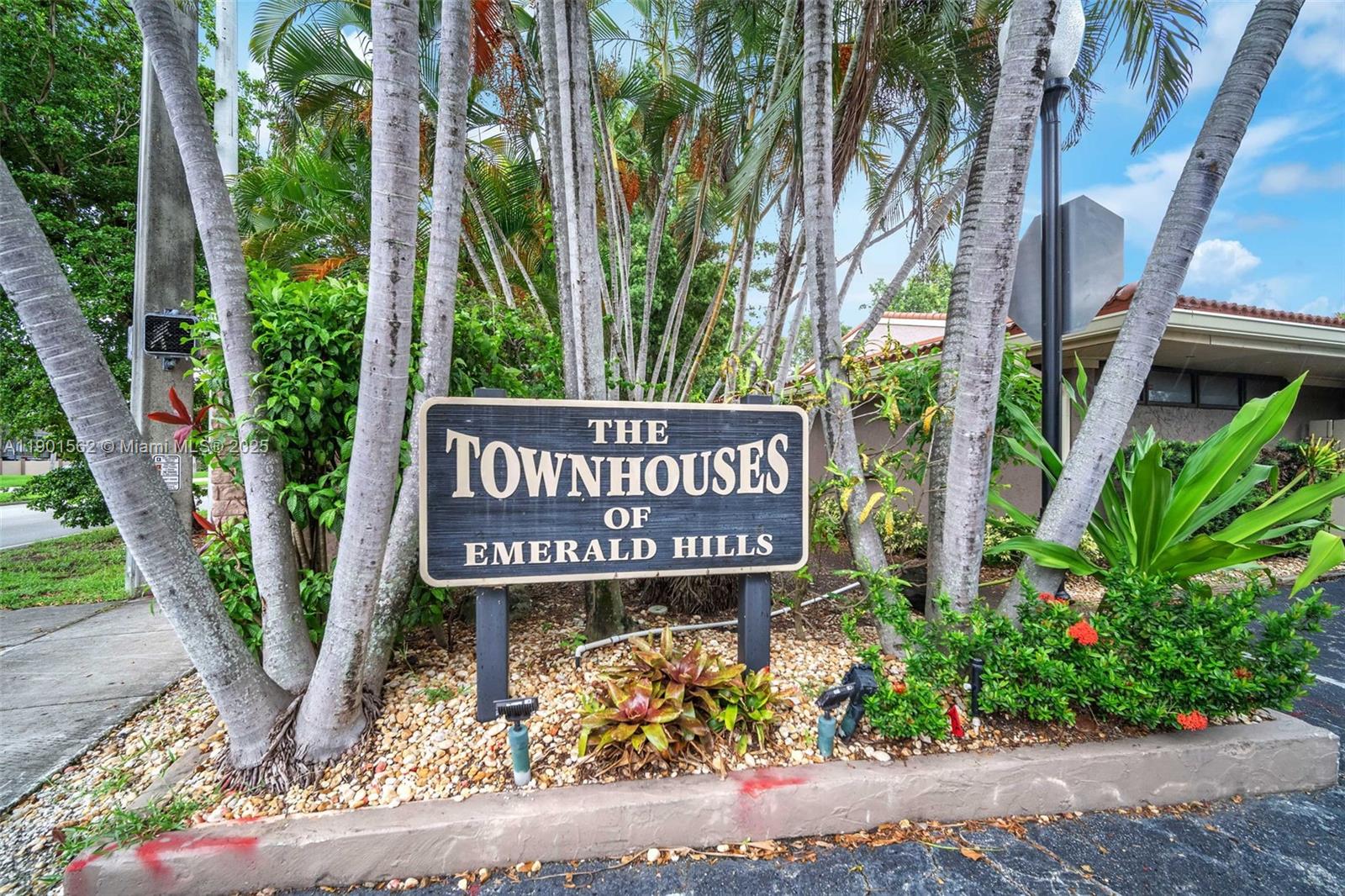 TOWNHOUSES OF EMERALD HIL - Residential