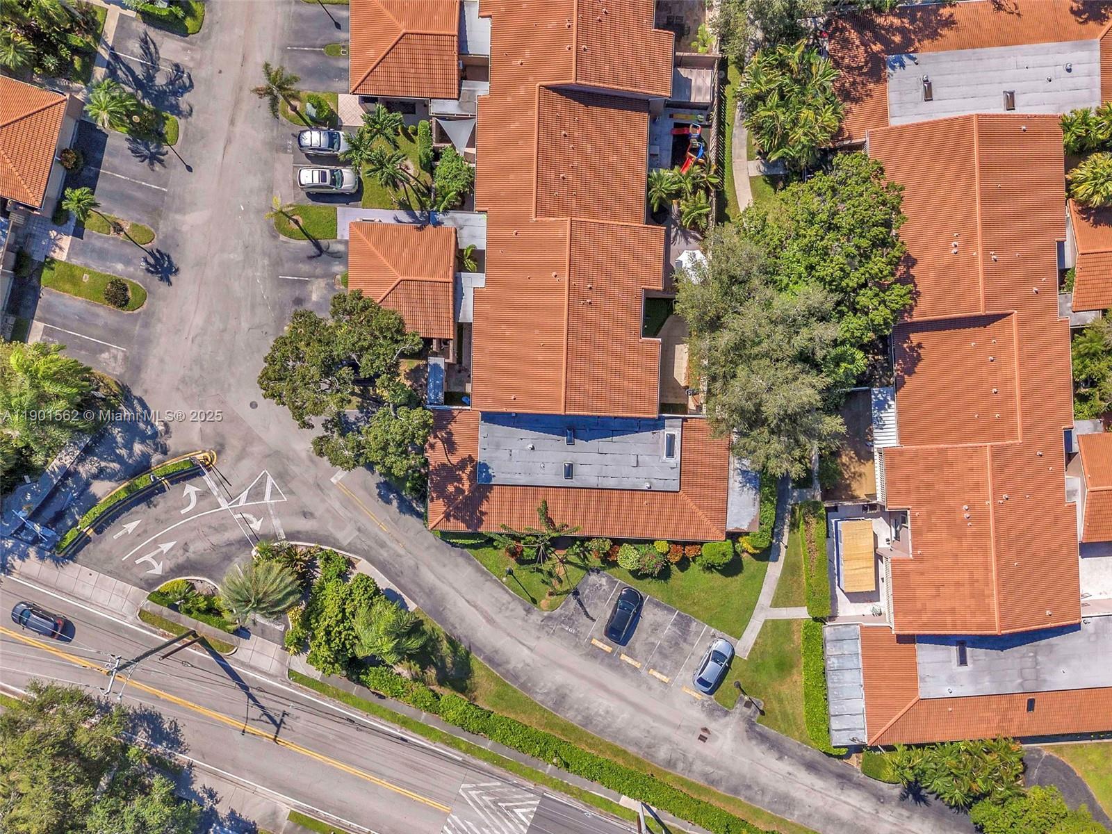 TOWNHOUSES OF EMERALD HIL - Residential