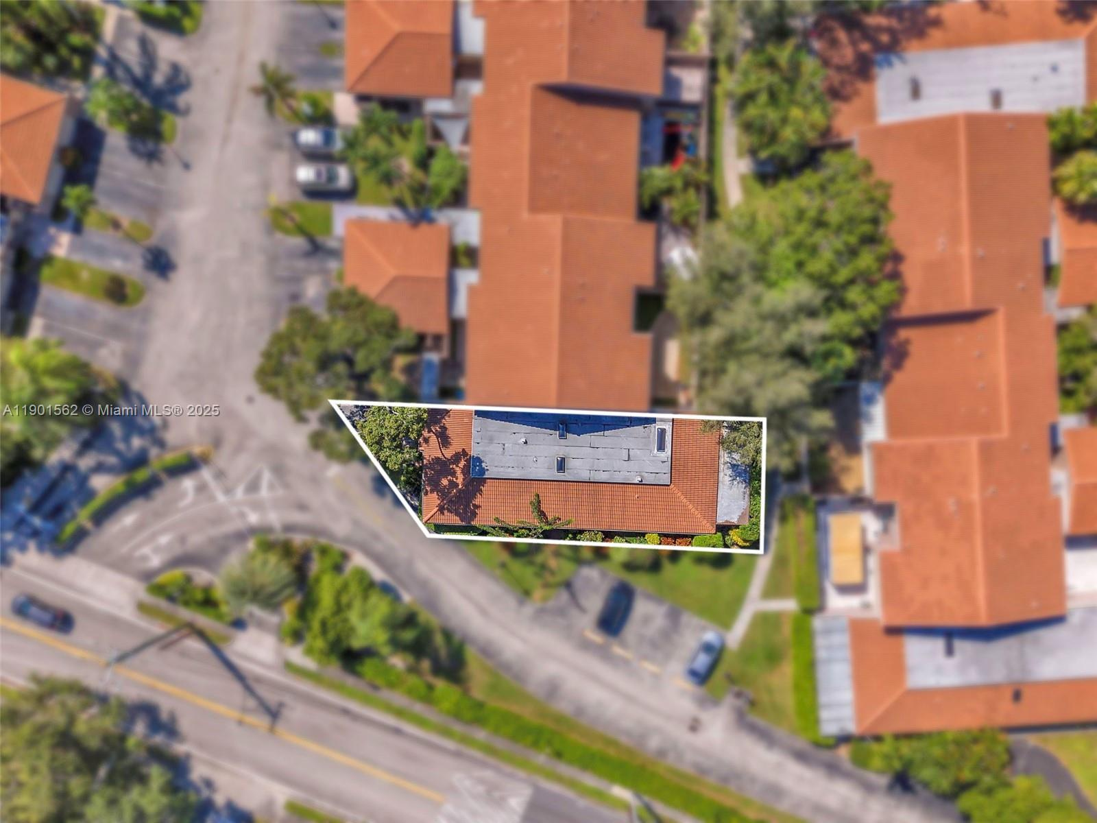 TOWNHOUSES OF EMERALD HIL - Residential