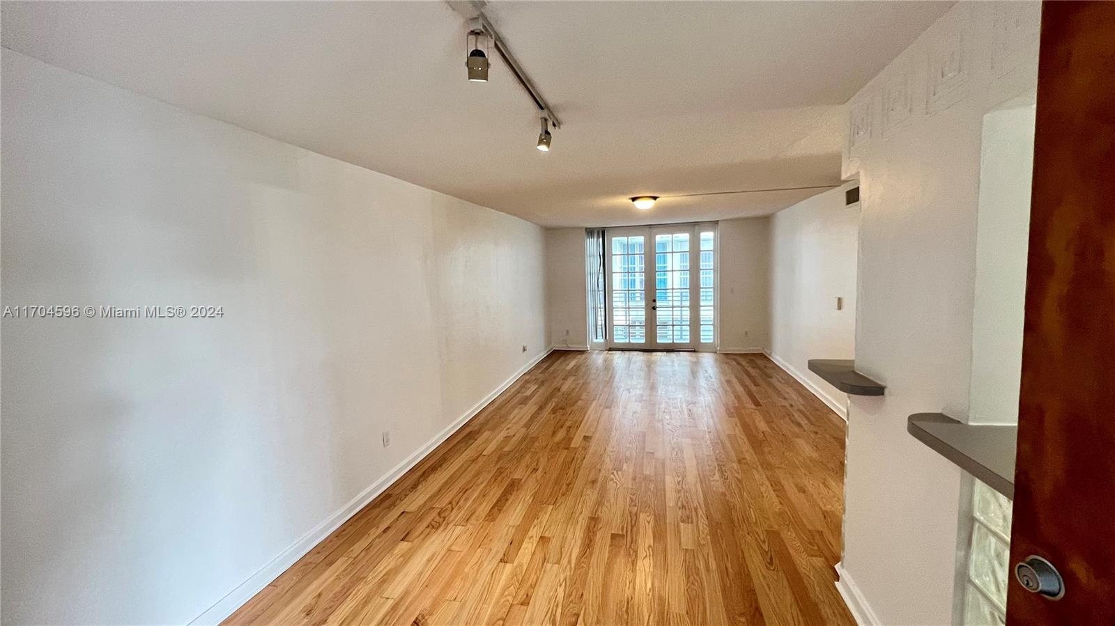 Rental Property at 1754 Meridian Ave 302, Miami Beach, Miami-Dade County, Florida - Bedrooms: 1 
Bathrooms: 1  - $2,450 MO.