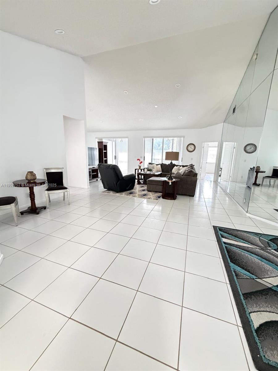 BRIARWOOD AT INDIAN SPRIN - Residential Lease