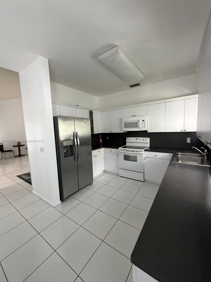 BRIARWOOD AT INDIAN SPRIN - Residential Lease