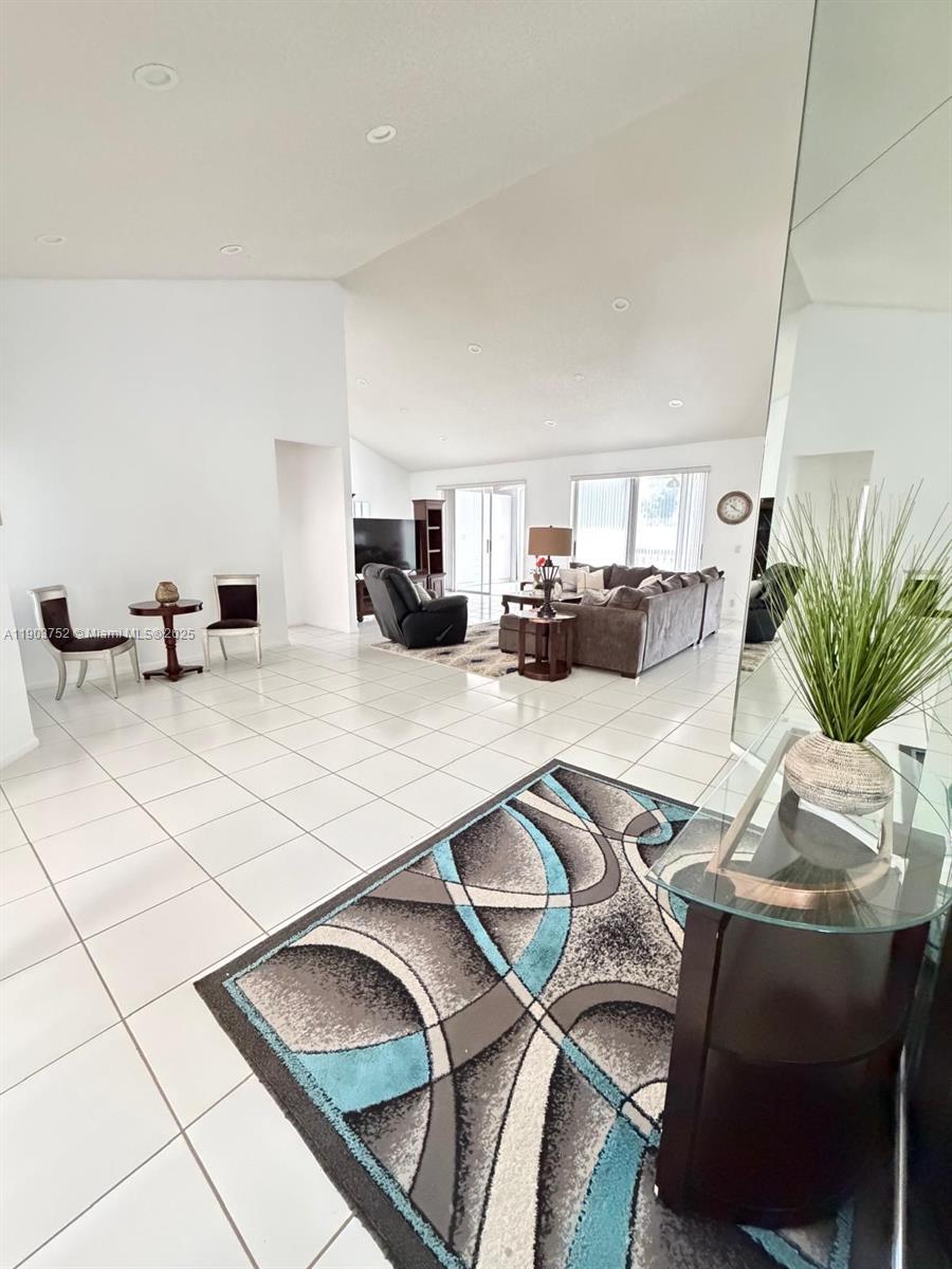 BRIARWOOD AT INDIAN SPRIN - Residential Lease