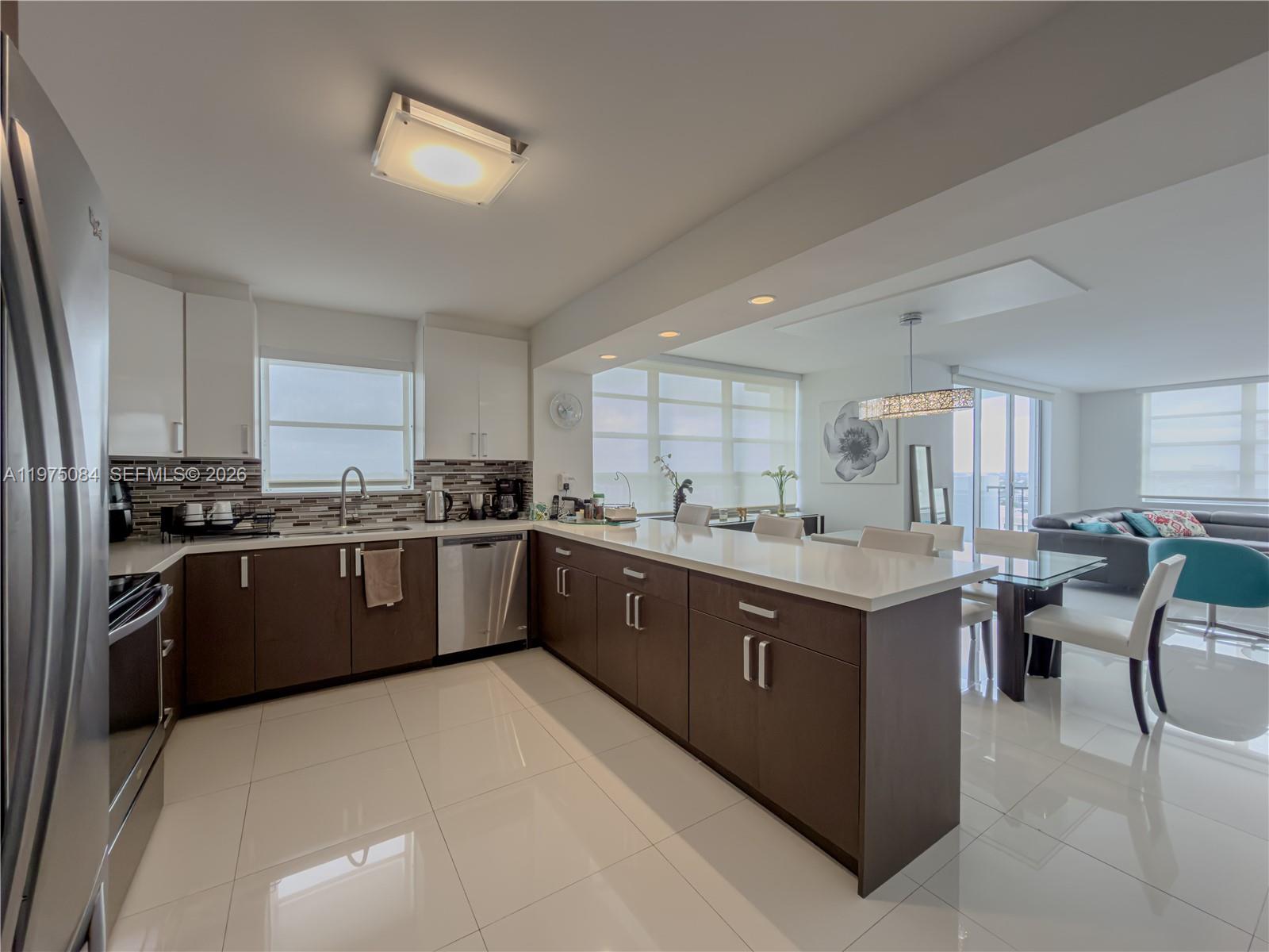 COMMODORE PLAZA CONDO - Residential