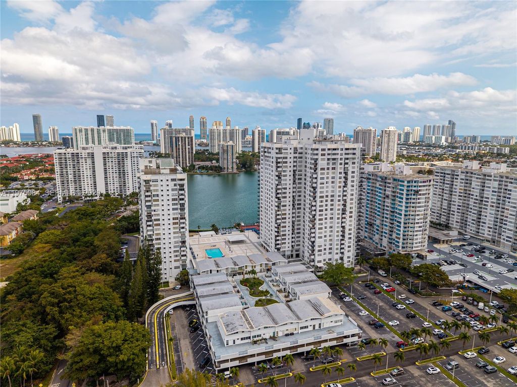 Photo of 2750 NE 183rd St #2108, Aventura, FL 33160 (MLS # A11975084)