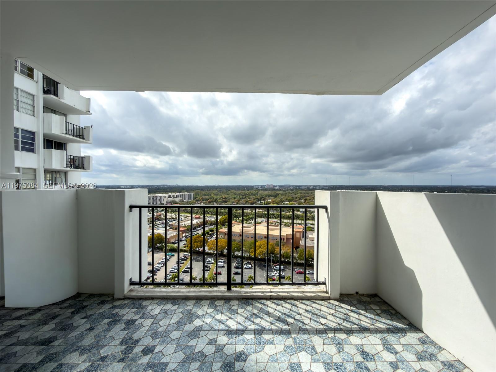 COMMODORE PLAZA CONDO - Residential