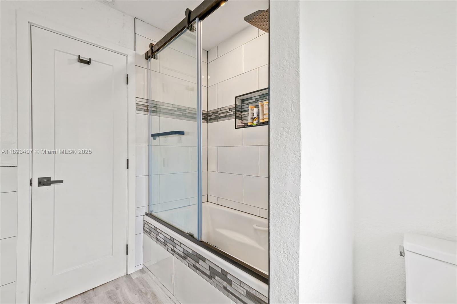 BONAVENTURE LAKES - Residential Lease