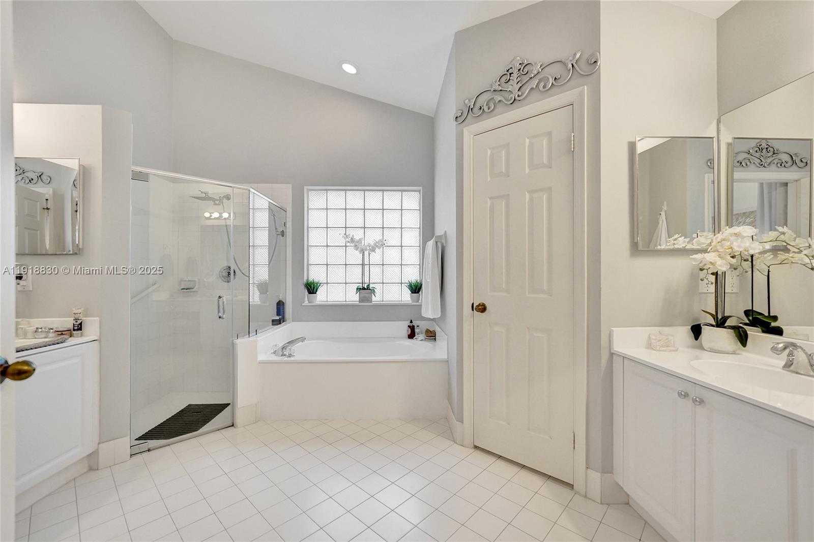 COUNTRY ISLES COVE - Residential