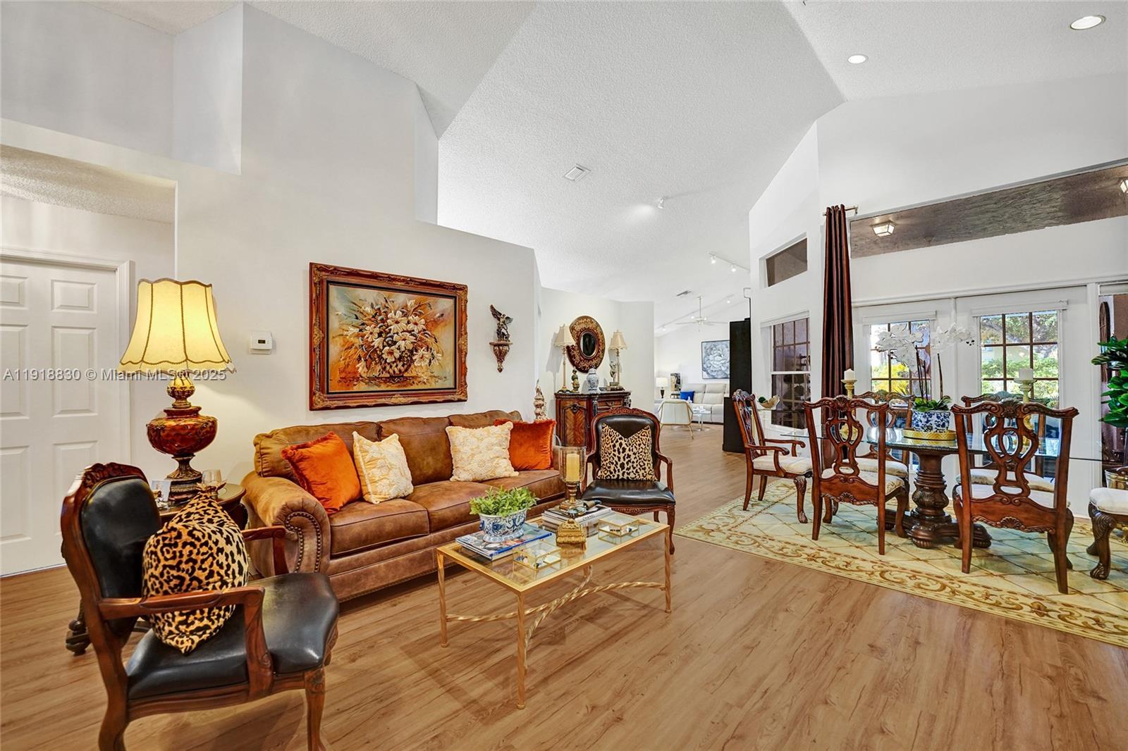 COUNTRY ISLES COVE - Residential