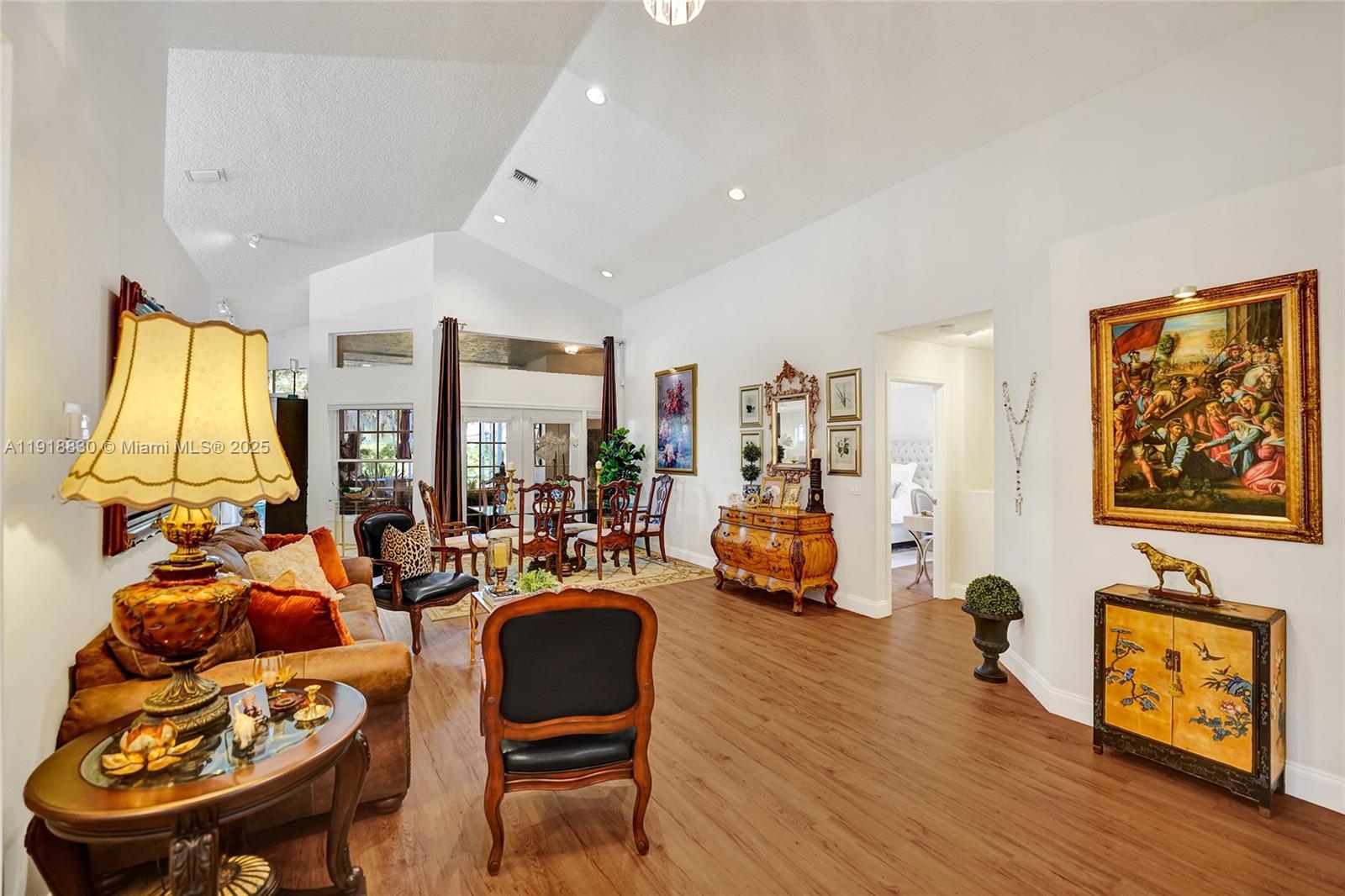 COUNTRY ISLES COVE - Residential