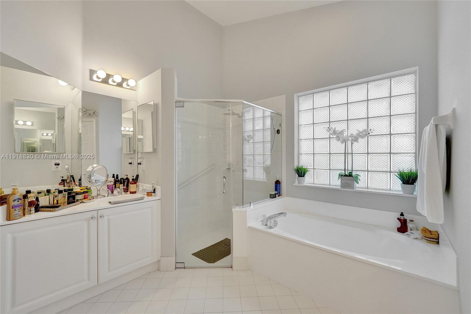 COUNTRY ISLES COVE - Residential